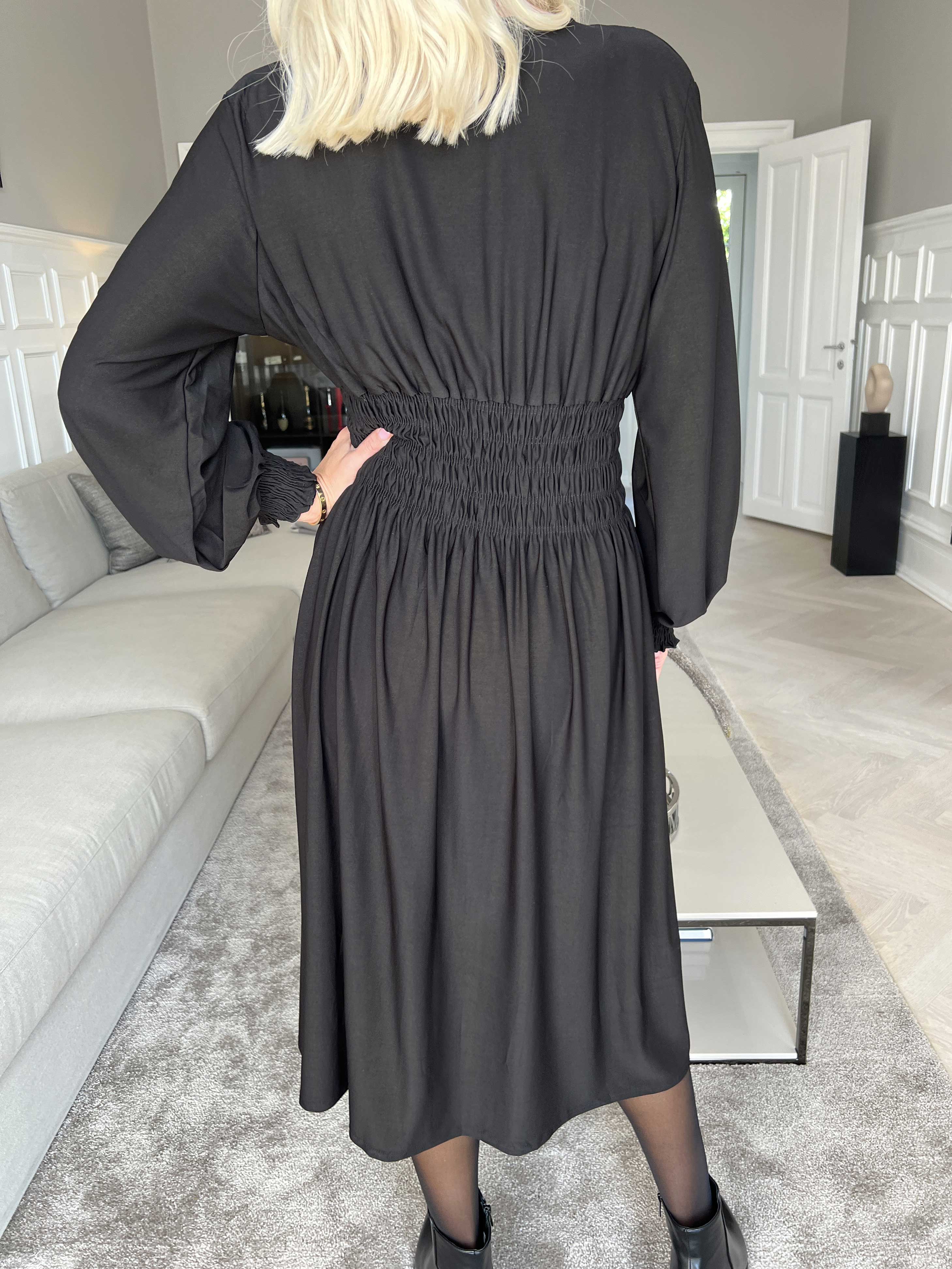 Pams Plain Midi L/S - Elastisk klänning med smock och långa ärmar